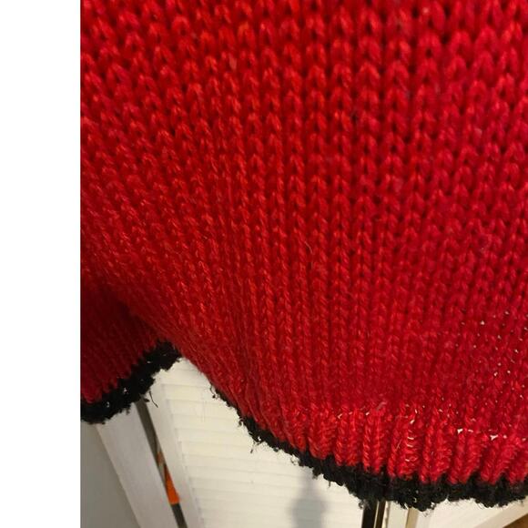 Vintage E.V.E Ltd. hand‎ knit Chunky Red Sweater Teddy bear 22 W 1980s - Picture 5 of 7